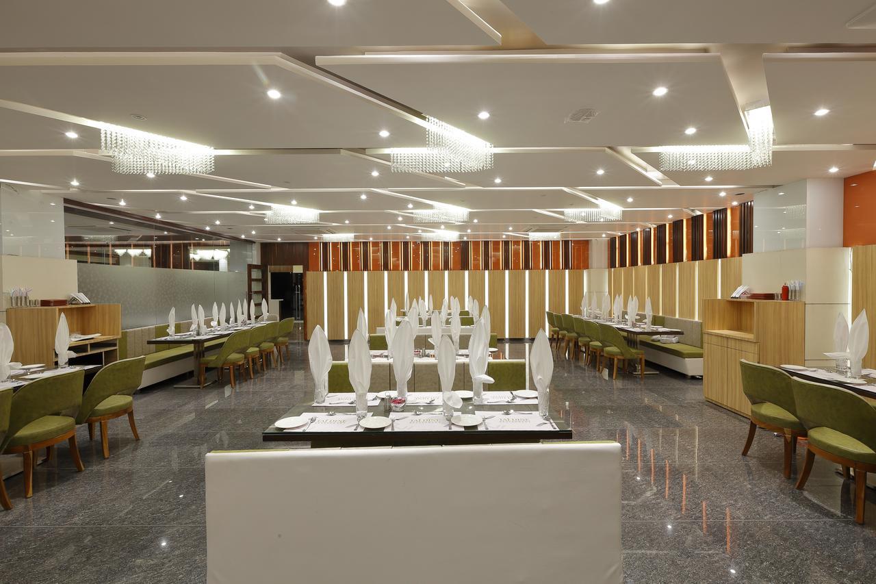 Hotel Luxura Godhra Rum bild